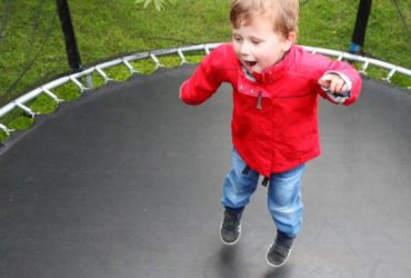 how to choose the trampoline for kids